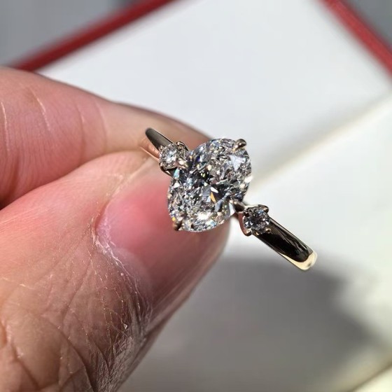 跨境纯银两克拉椭圆鸽子蛋形戒指女莫桑镀pt950高碳石求订婚戒