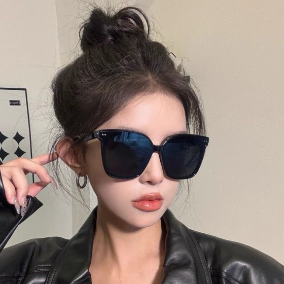 墨镜女款高级感2026新款大框适合方圆脸防紫外线显脸小爬山太阳镜