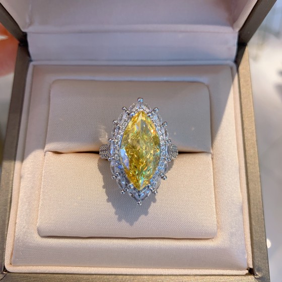 橄榄形马眼金黄锆石 网红直播热卖新品仿真黄水晶满钻开口戒指女